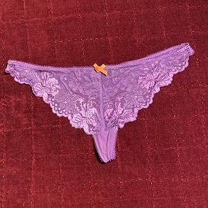 Elle McPherson Intimates Lace Thong NWOT